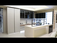 展示室のスマートキッチンキャビネットデザイン