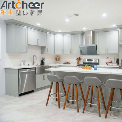 品質  American Style Ready to Assemble White Shaker Style Modular Kitchen Cabinet Solid Wood 工場