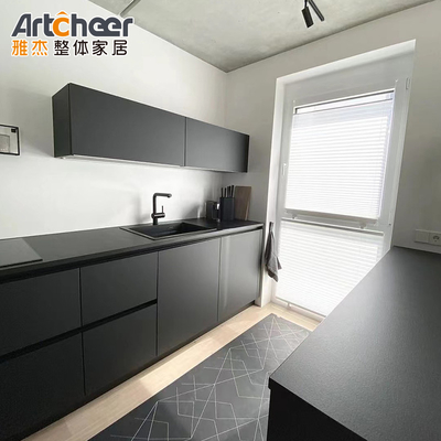 キッチン カウンター キャビネットのためのドアハンドルと皿乾燥ラック